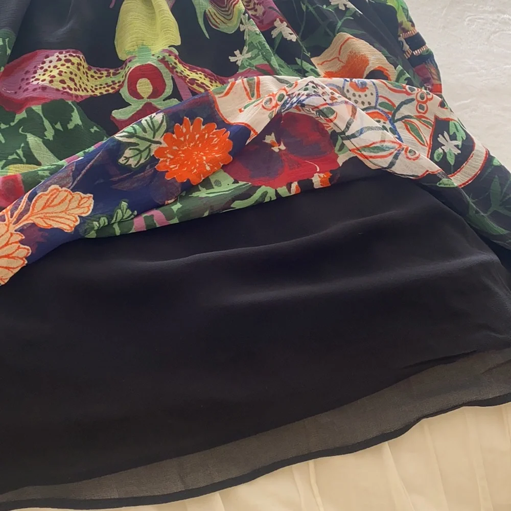 Anthropologie puff sleeve Lil Sire floral blouse. Size Small. NWT - Picture 6 of 6